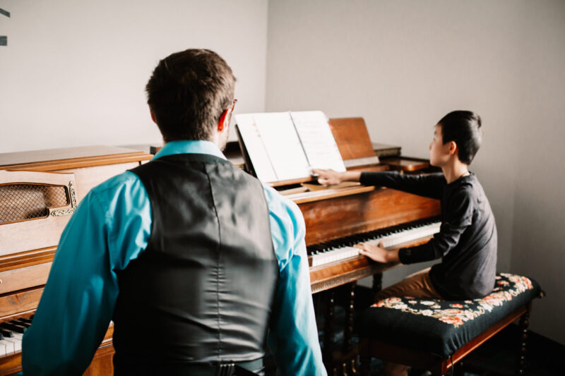 voice teacher demonstrating technique for student