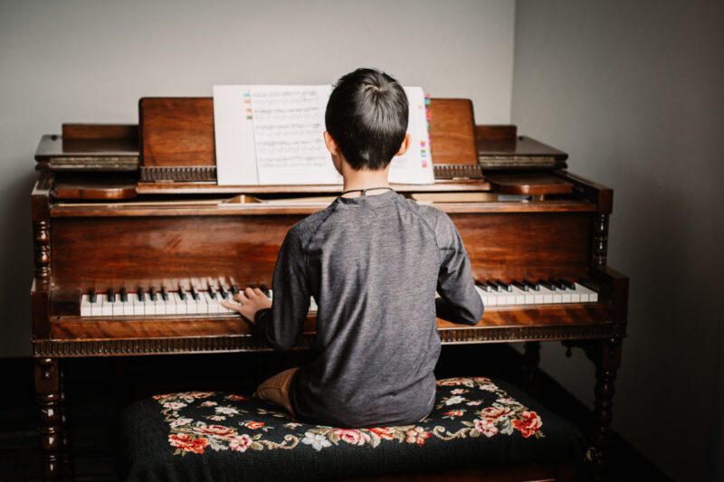 child at piano